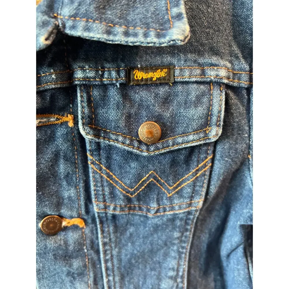 Wrangler boys medium unlined denim jacket.